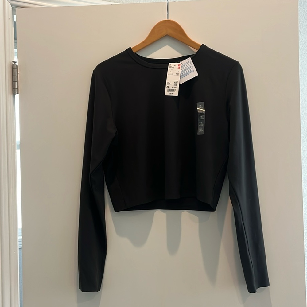 NWT Airism Uniqlo Cropped Long Sleeve T